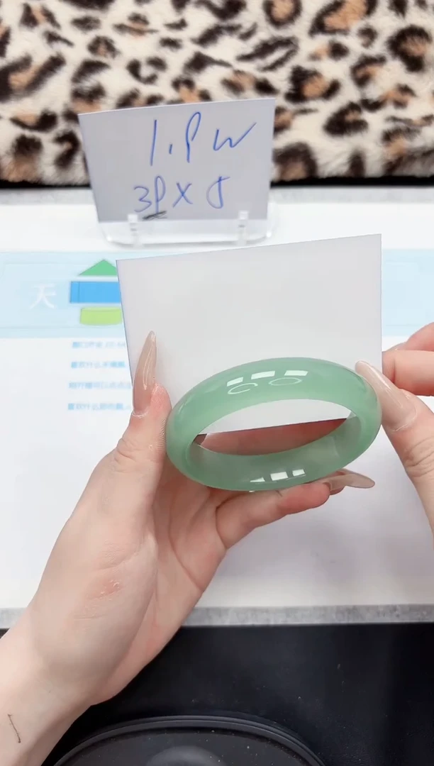 【闪购商品】石英质玉手镯未镶嵌285-55