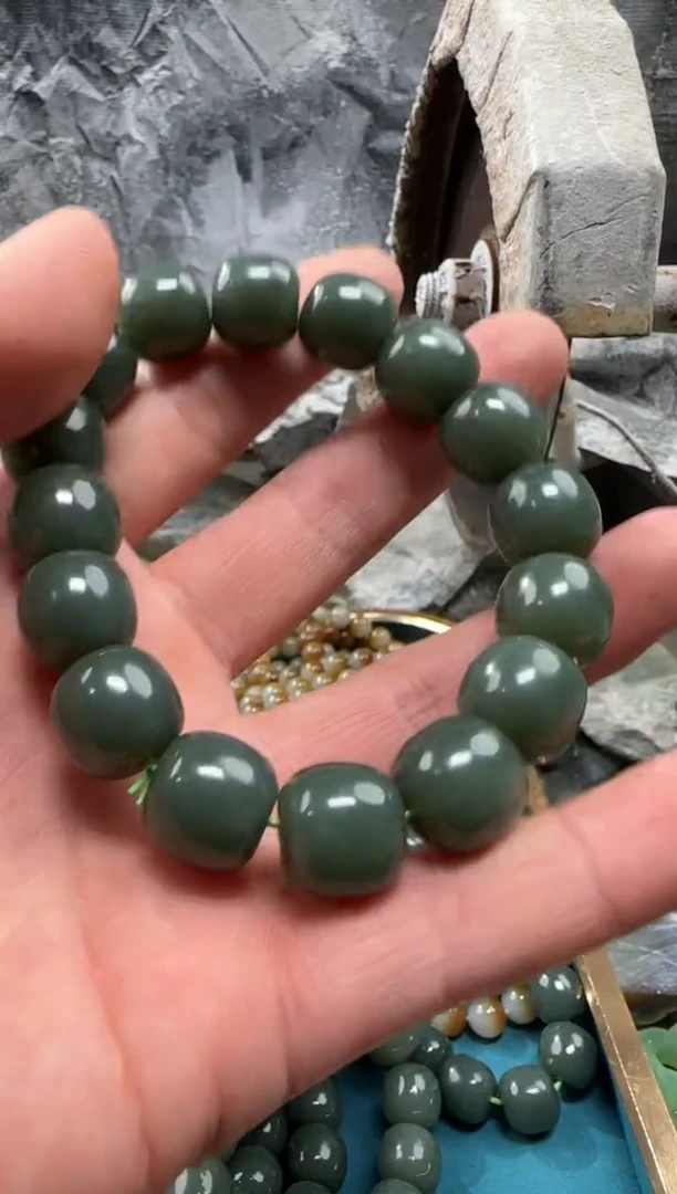 和田玉未镶嵌颈饰手串