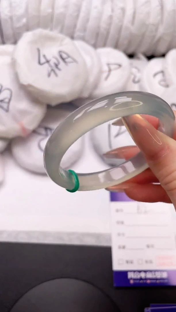 【闪购商品】石英质玉手镯未镶嵌25K62-52