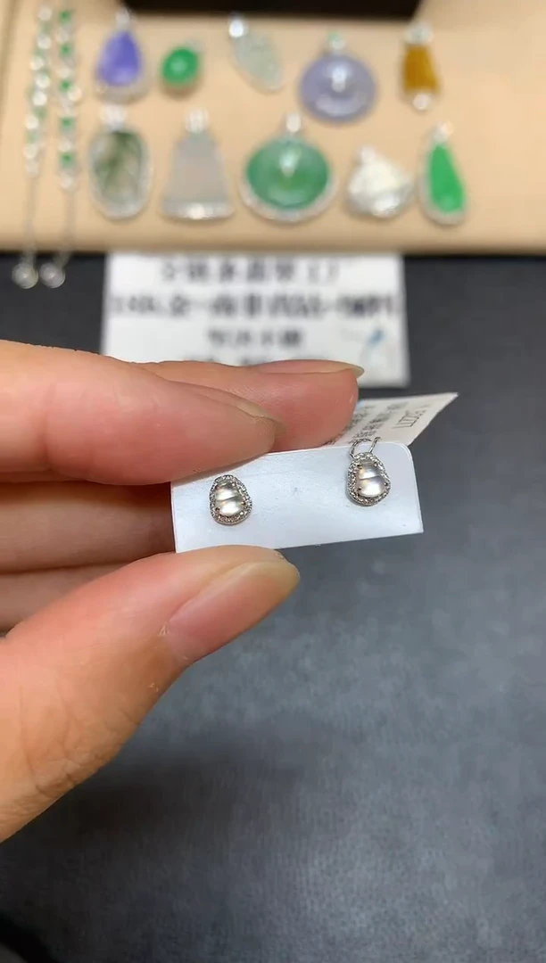 18K金镶嵌翡翠耳饰葫芦【无服务费