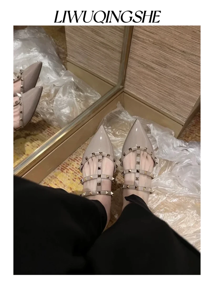 网红铆钉款34-40码2025年新款气质包头一字带百搭不累脚平底凉鞋