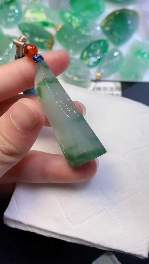 颈饰未镶嵌翡翠
