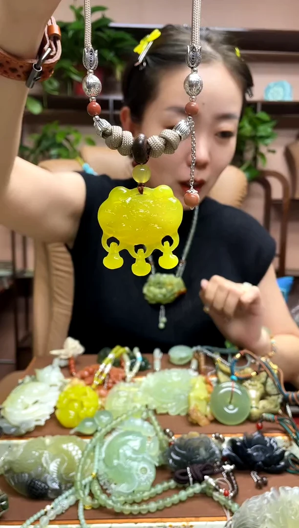未镶嵌岫玉吊坠·