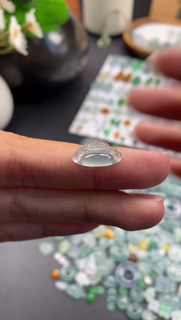 颈饰未镶嵌翡翠冰种佛公