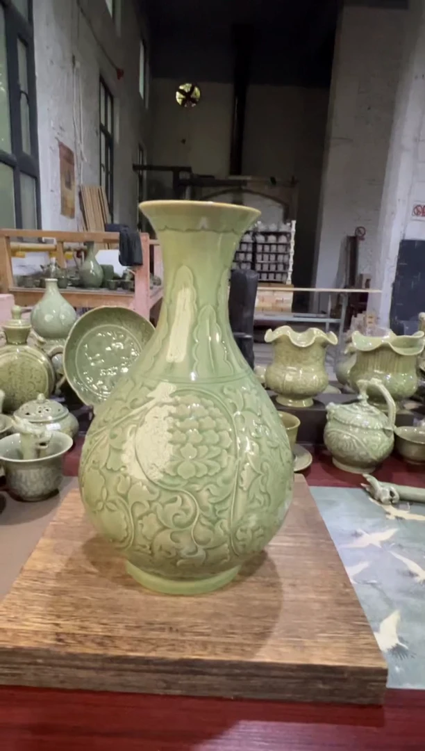 耀州窑纯手工塔式牡丹玉壶春（带礼盒）