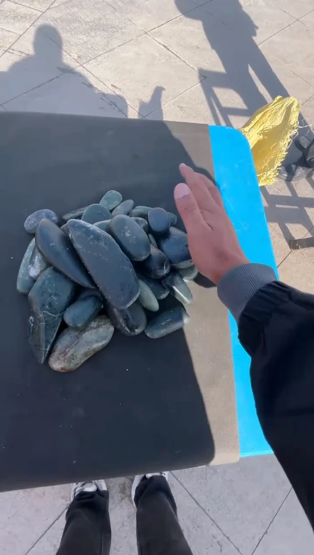 未镶嵌和田玉（糖玉）挂件和田玉