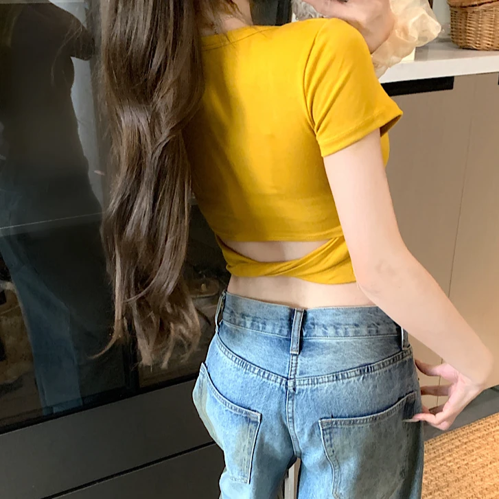 甜辣露背带胸垫短袖T恤女ins夏季新款时尚修身设计感扭结气质上衣