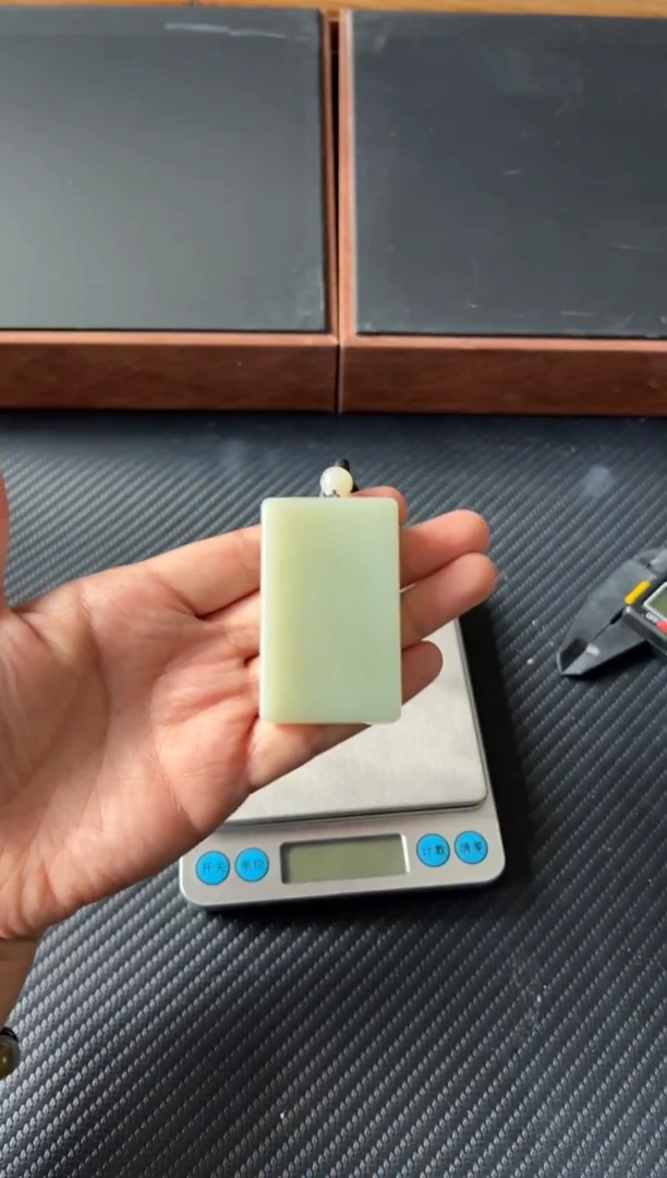 吊坠(赠链)未镶嵌和田玉且末迪克兰二细微色差吊坠