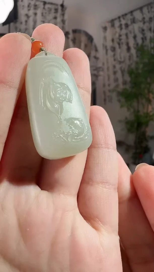 颈饰未镶嵌和田玉鱼牌 无证书