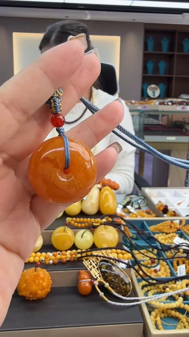 琥珀颈饰未镶嵌194秒拍号