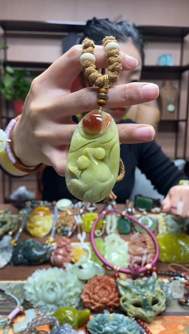 未镶嵌岫玉吊坠·