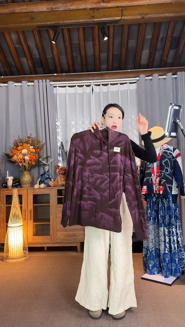 【闪购商品】设计师款紫红卫衣