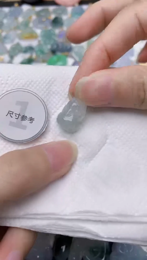 翡翠18K金镶嵌颈饰天然A货翡翠