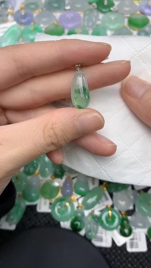 颈饰18K金镶嵌翡翠1111111111