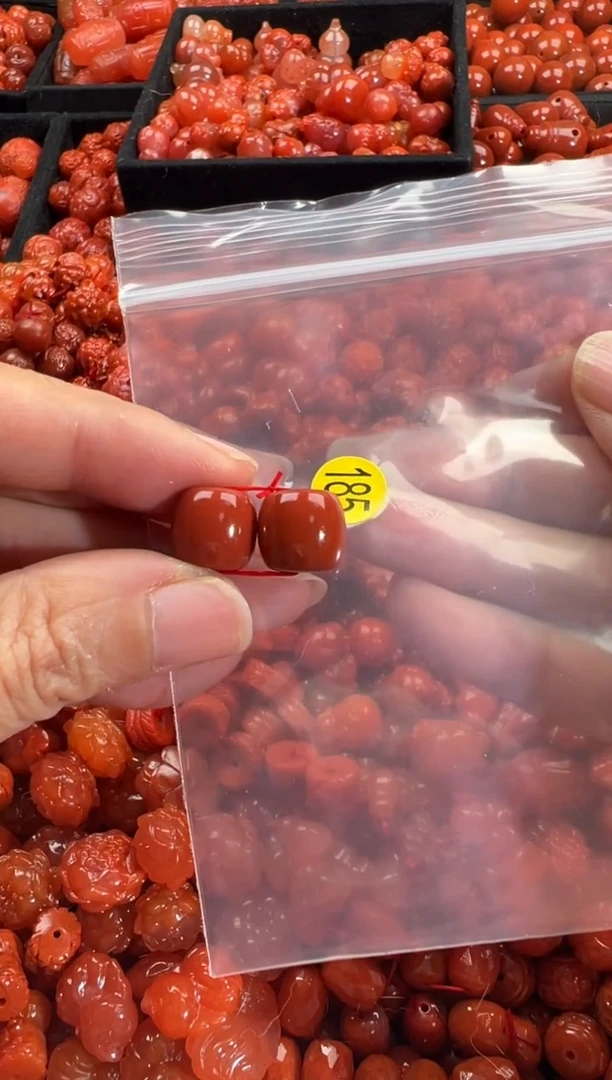 颈饰未镶嵌南红玛瑙1