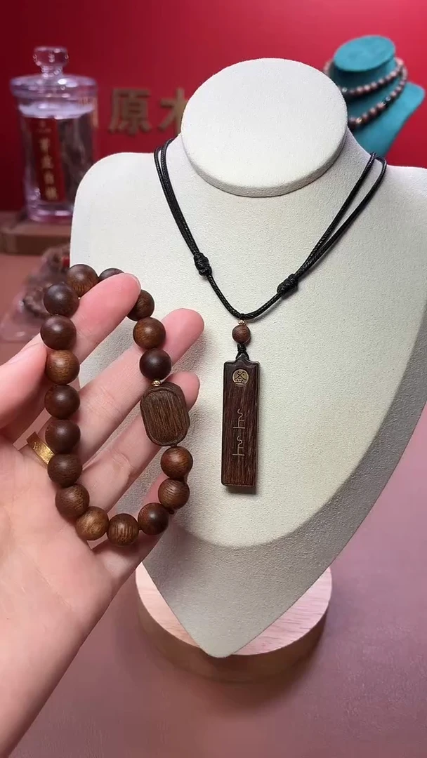沉香手串沉水越南富森红土雷击10单圈+上上签吊坠