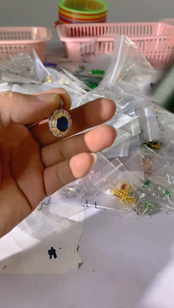 【闪购商品】水晶颈饰银S925镶嵌571红宝，蓝宝，多样性发一件赠链