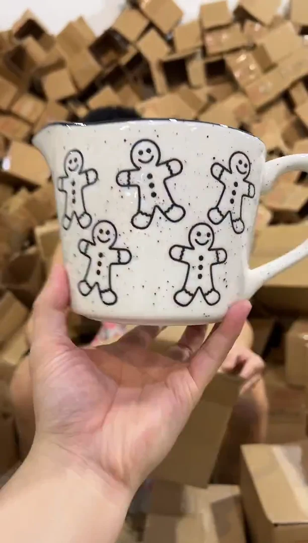 瓷片姜饼人奶壶