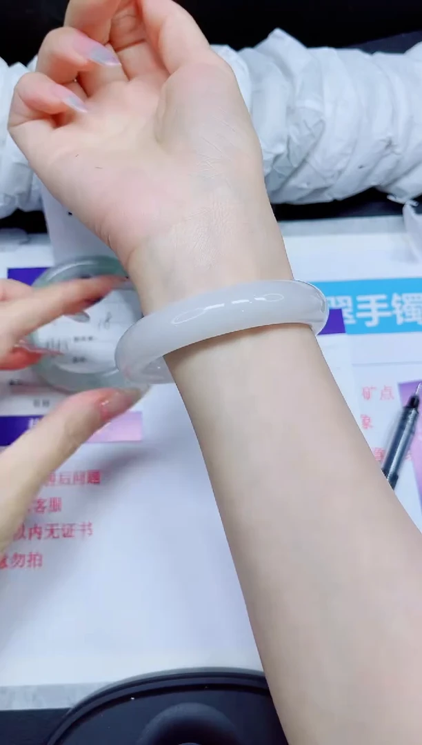 石英质玉手镯未镶嵌210.