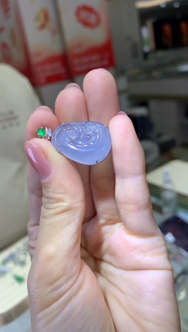 颈饰18K金镶嵌翡翠|不退不换