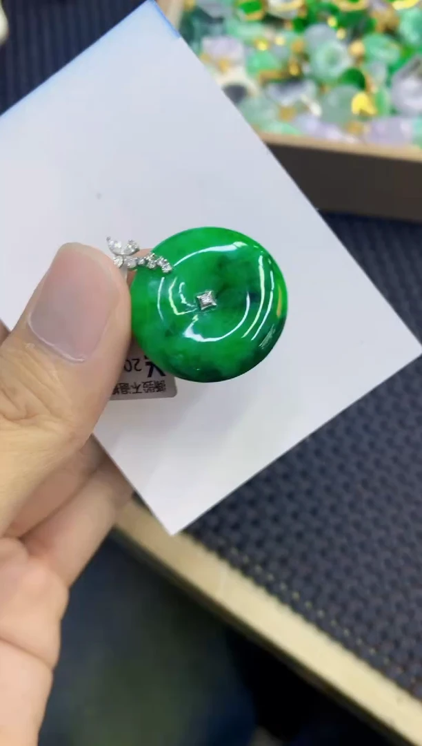 翡翠18K金镶嵌吊坠(不含链)1