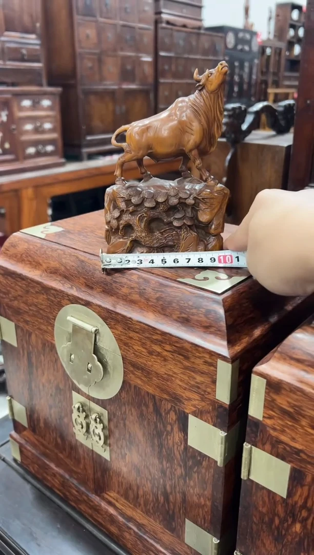 黄杨牛气冲天摆件