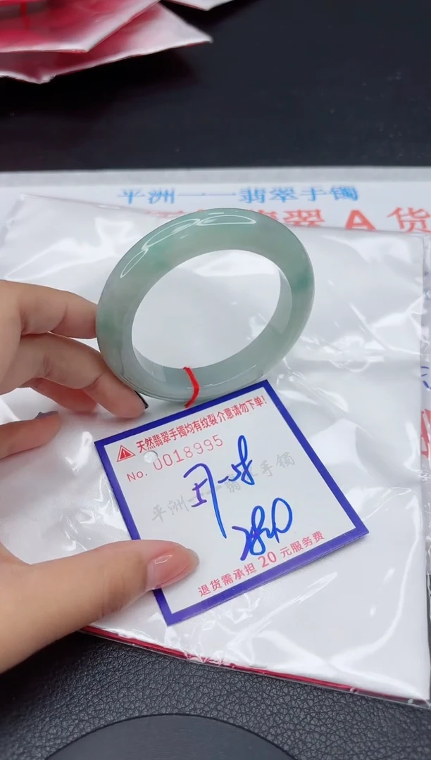 翡翠手镯未镶嵌1111111111111111
