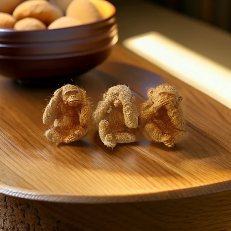 崖柏木雕刻三不灵猴桌面摆件茶宠家居客厅手把件办公室装饰工艺品