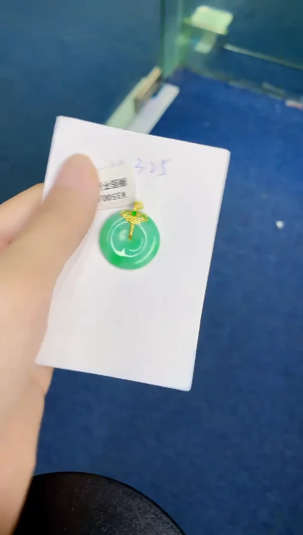 翡翠18K金镶嵌颈饰000000000