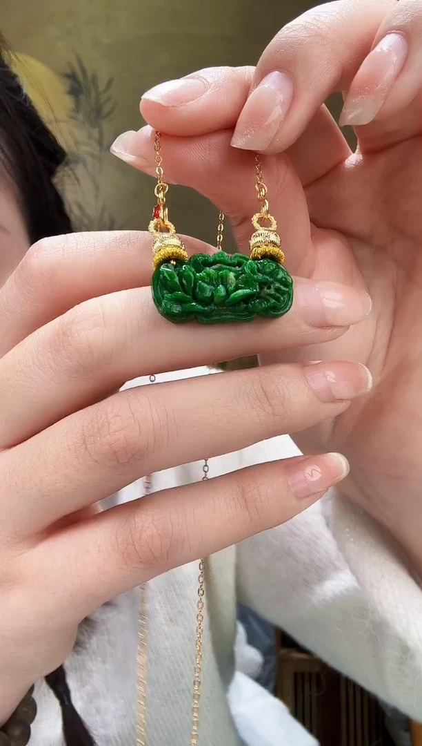 颈饰未镶嵌翡翠吊坠