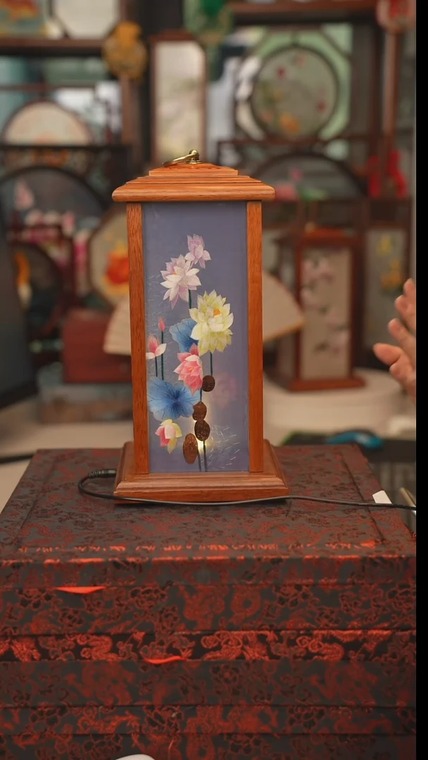 扇子黄花梨宫灯，落地高度30CM,宽度16CM 送线，送锦盒