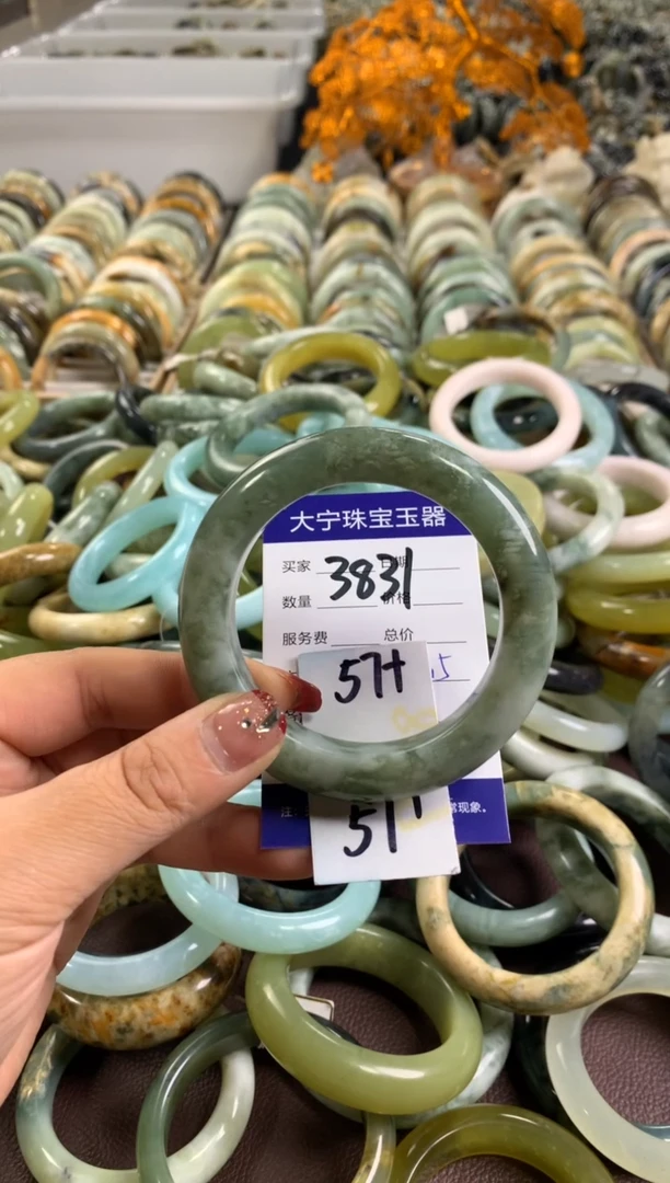 【闪购商品】蛇纹石玉手镯未镶嵌3831
