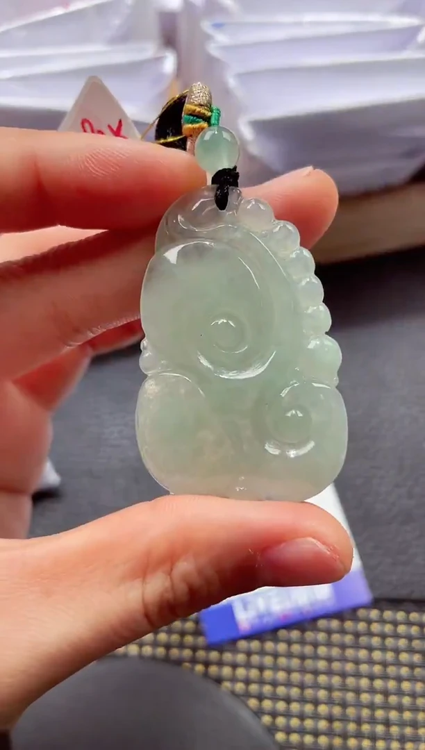 18K金镶嵌挂件翡翠888886666