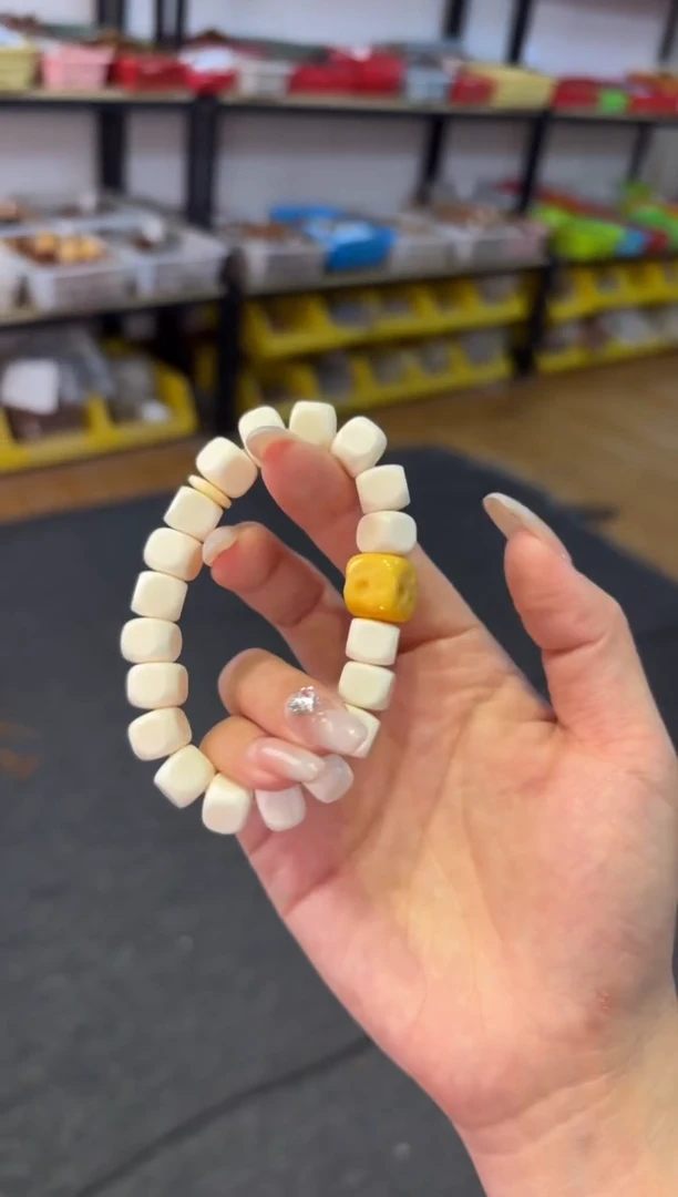 【闪购商品】石英质玉（黄龙玉）手链未镶嵌牛骨黄龙玉小冰块