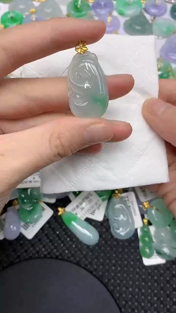 颈饰18K金镶嵌翡翠111111111