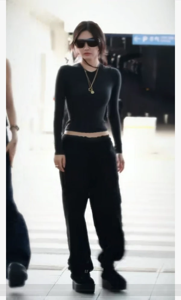 美式圆领长袖T恤女秋设计感小众修身显瘦辣妹性感上衣显瘦休闲裤