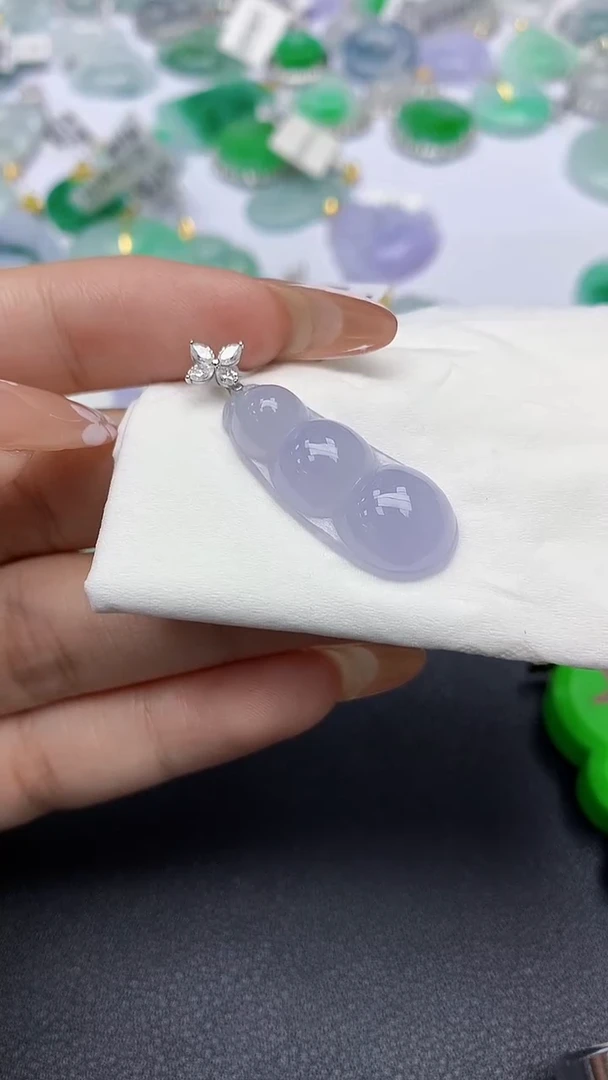 颈饰18K金镶嵌翡翠a货假一赔三支持复检百元上9元证书费自理