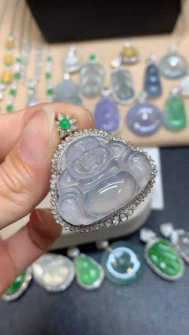 颈饰18K金镶嵌翡翠佛公【无服务费