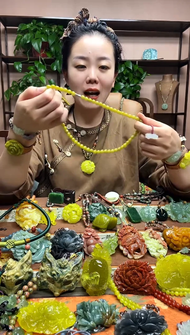 未镶嵌岫玉颈饰多样性发货发其中之一