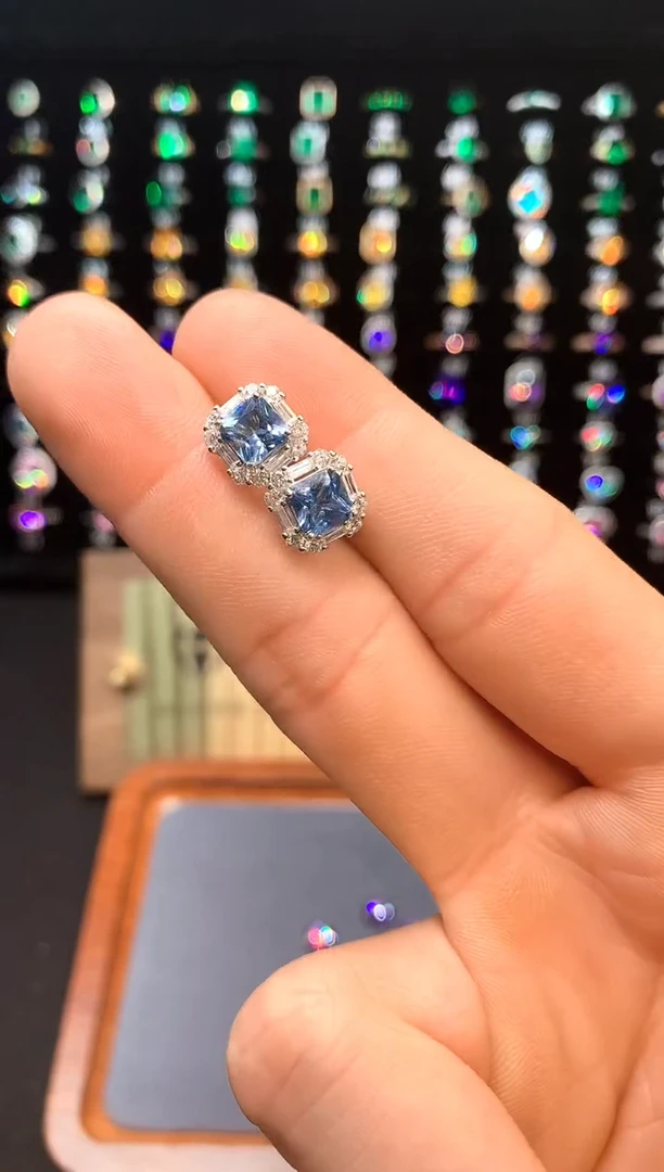 银S925镶嵌耳钉托帕石......