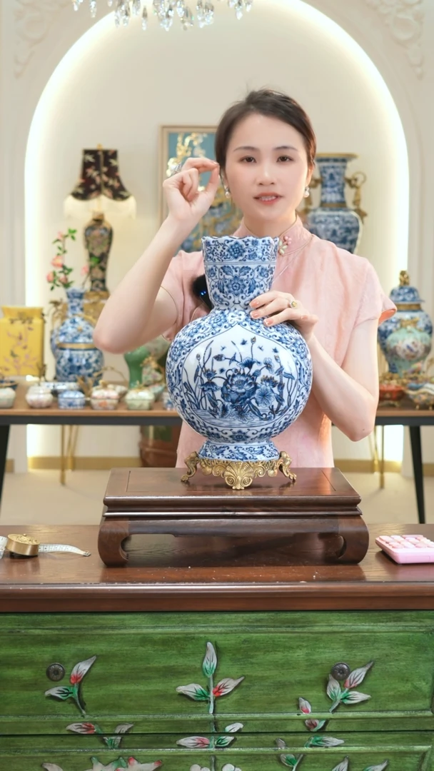 铜铜配瓷青花缠枝描金莲花瓶摆件3597