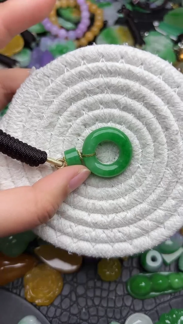 颈饰未镶嵌翡翠缅甸翡翠吊坠