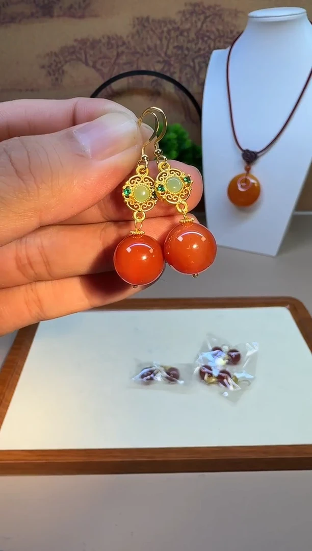 14K金镶嵌南红玛瑙耳饰E127