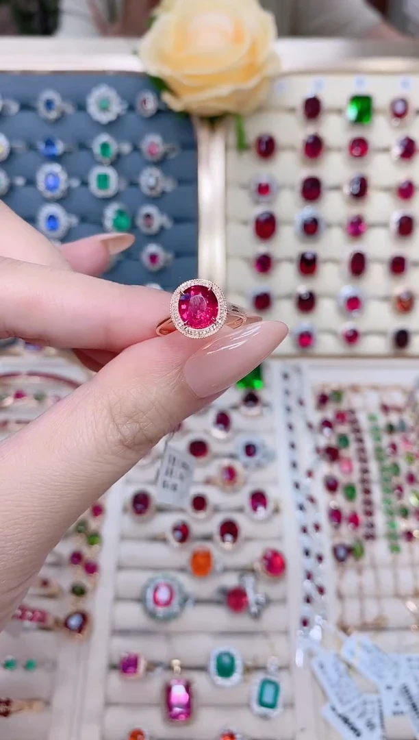 碧玺戒指18K金镶嵌碧玺1.68ct