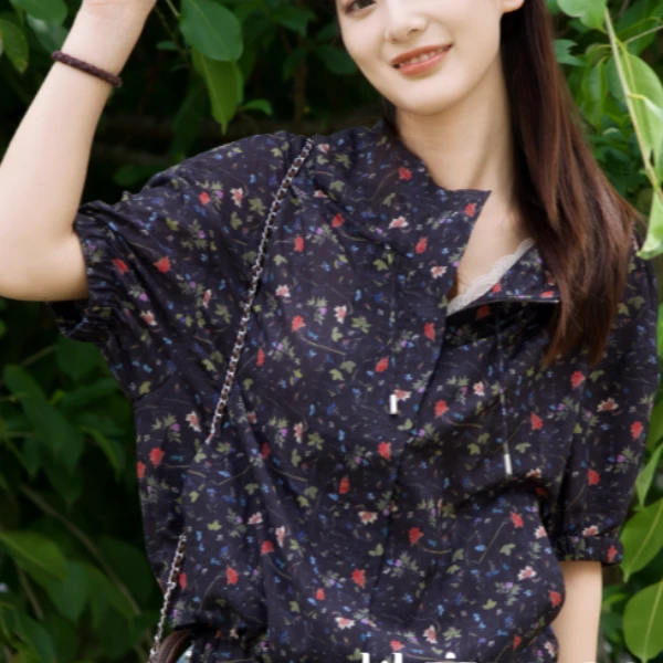 ANSUO-植物染花色碎花图案连帽外套