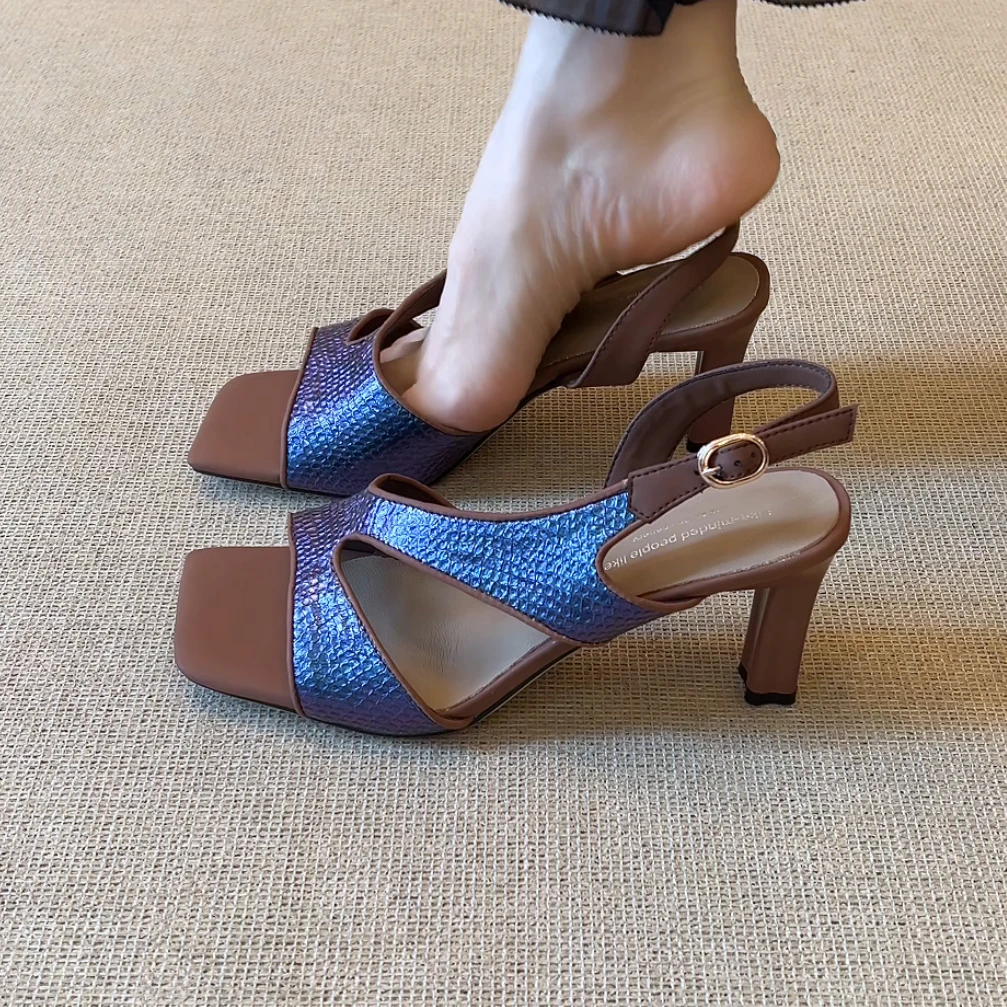 RubyL/7.5cm小众设计感时尚鱼纹舒适百搭拼色后绊带粗跟露趾凉鞋