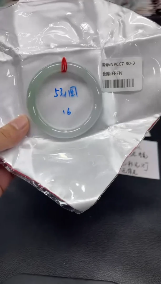 翡翠手镯未镶嵌翡翠手镯