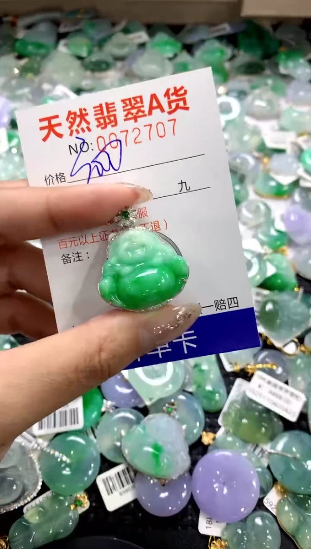 颈饰18K金镶嵌翡翠1111111111111111