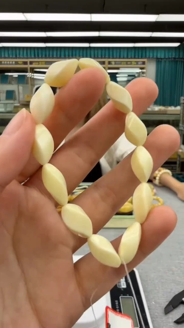 未镶嵌琥珀手链228秒拍号