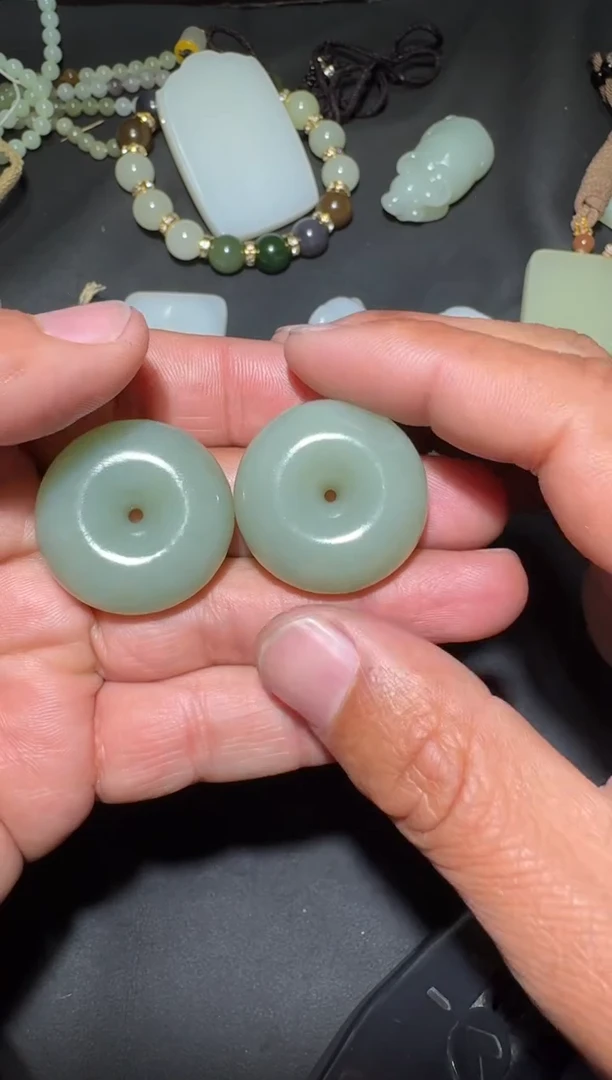 未镶嵌和田玉（糖玉）挂件和田玉